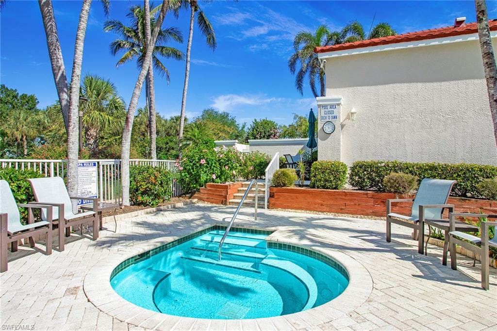 1510 Clermont Dr A201, Naples, FL 34109-31