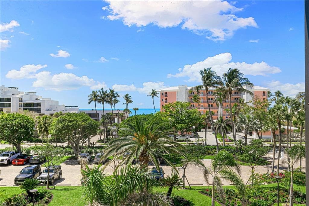 2400 Gulf Shore Blvd N 305, Naples, FL 34103-16