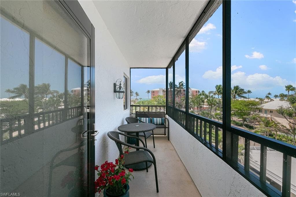 2400 Gulf Shore Blvd N 305, Naples, FL 34103-25