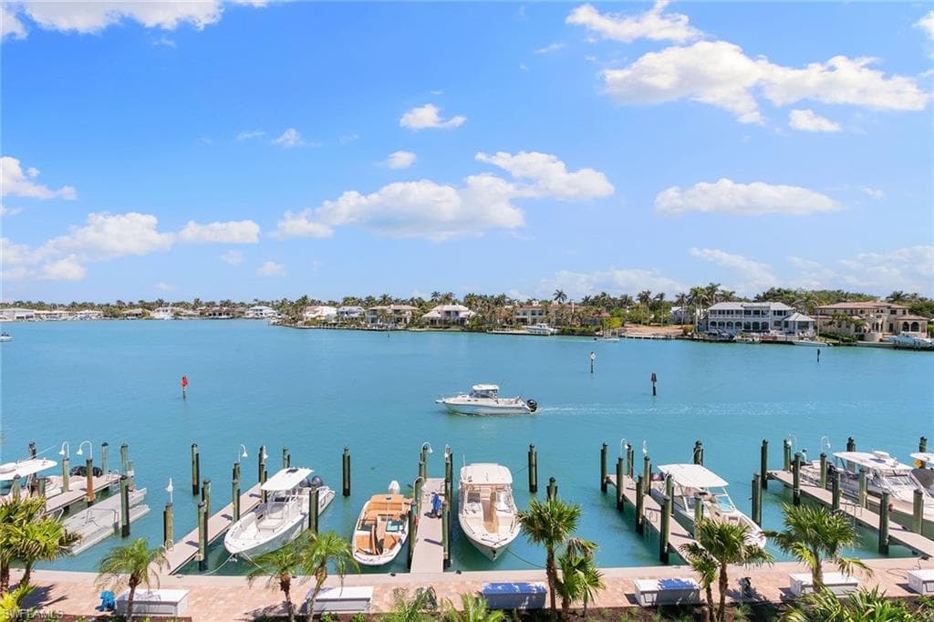 2400 Gulf Shore Blvd N 305, Naples, FL 34103-32
