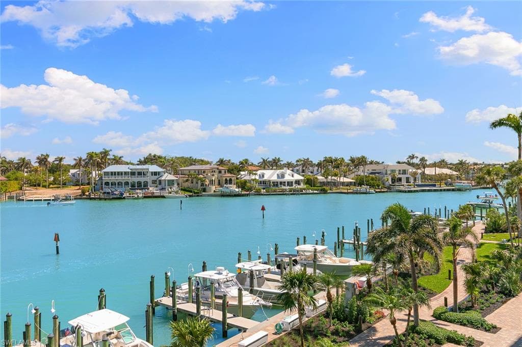 2400 Gulf Shore Blvd N 305, Naples, FL 34103-33