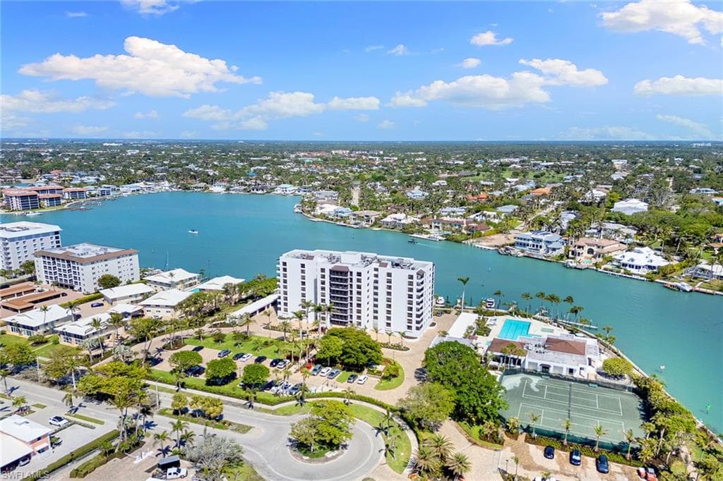 2400 Gulf Shore Blvd N 305, Naples, FL 34103-34