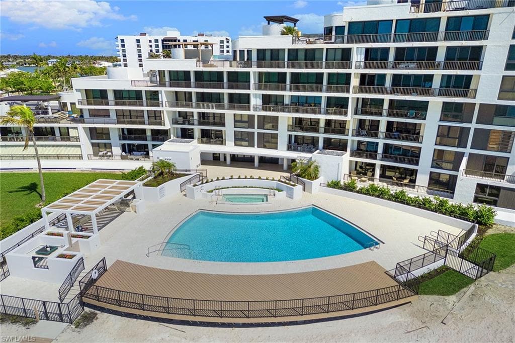 2400 Gulf Shore Blvd N 305, Naples, FL 34103-36