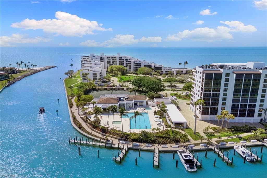 2400 Gulf Shore Blvd N 305, Naples, FL 34103-40