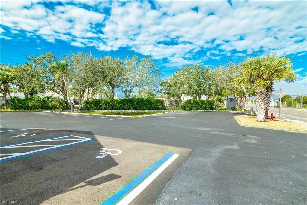 3010 Tamiami Trl E, Naples, FL 34112-10