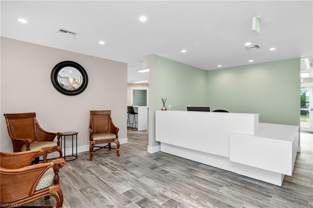 3010 Tamiami Trl E, Naples, FL 34112-11