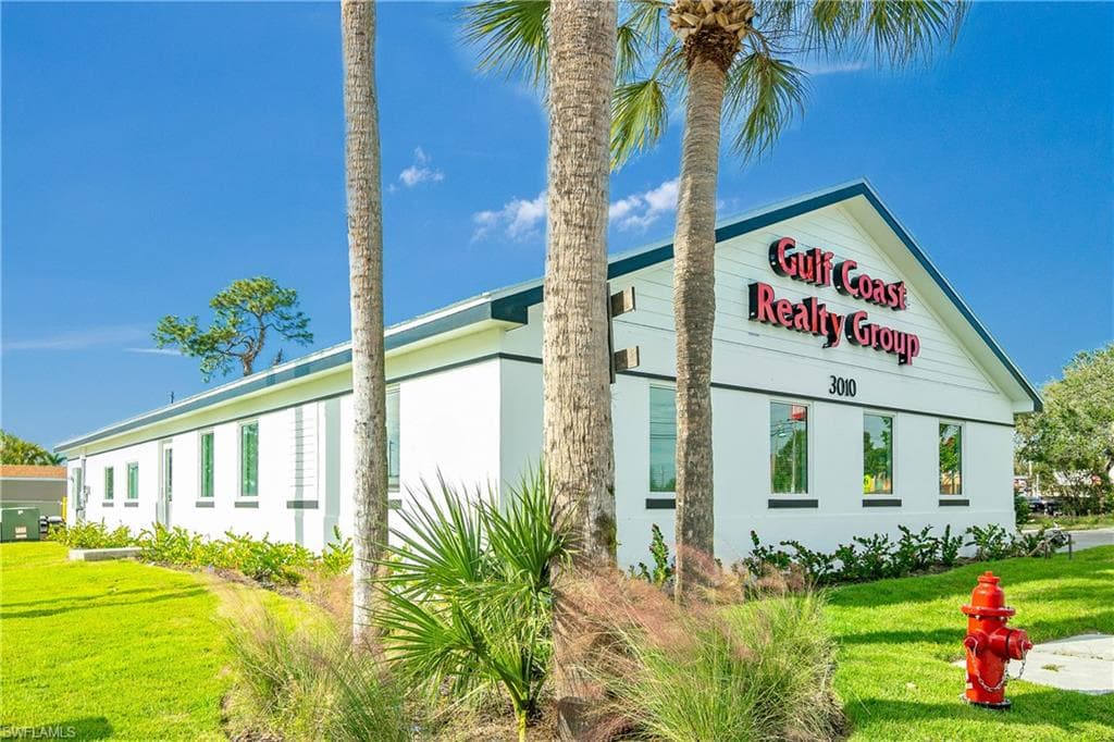 3010 Tamiami Trl E, Naples, FL 34112-8