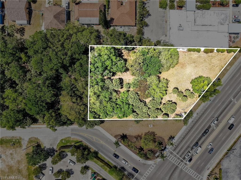 3184 Tamiami Trl E, Naples, FL 34112-1
