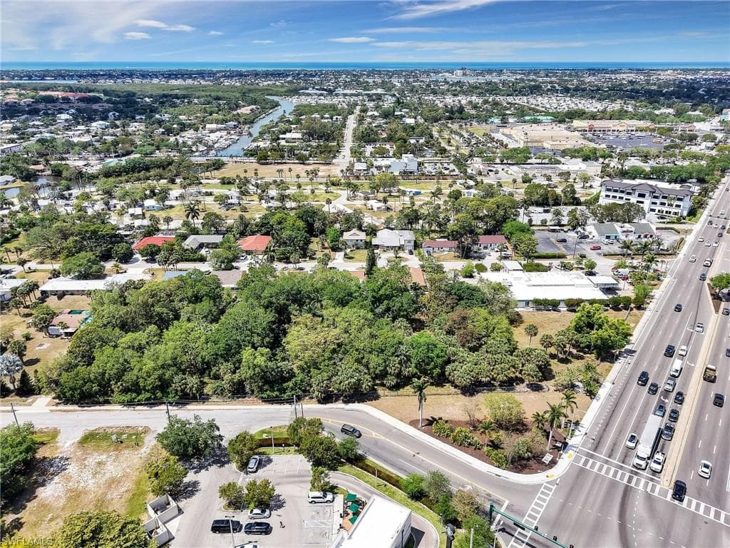 3184 Tamiami Trl E, Naples, FL 34112-4