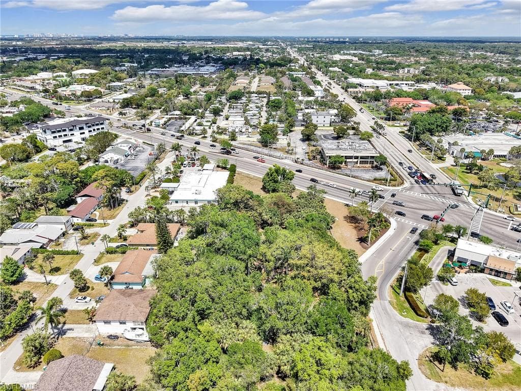 3184 Tamiami Trl E, Naples, FL 34112-5