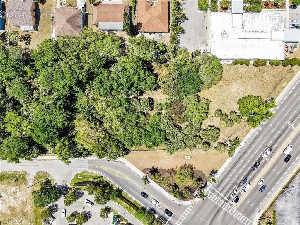 3184 Tamiami Trl E, Naples, FL 34112-6