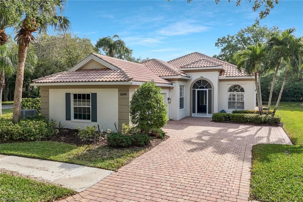 6044 Andros Way, Naples, FL 34119-1