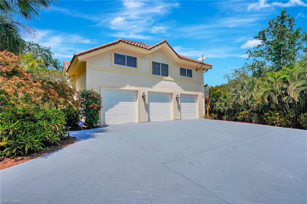 27231 Lakeway Ct, Bonita Springs, FL 34134-4