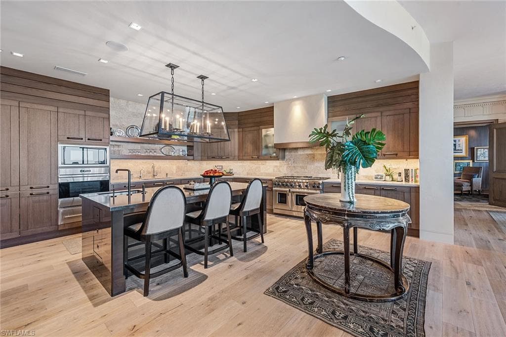 13675 Vanderbilt Dr 1107, Naples, FL 34110-11