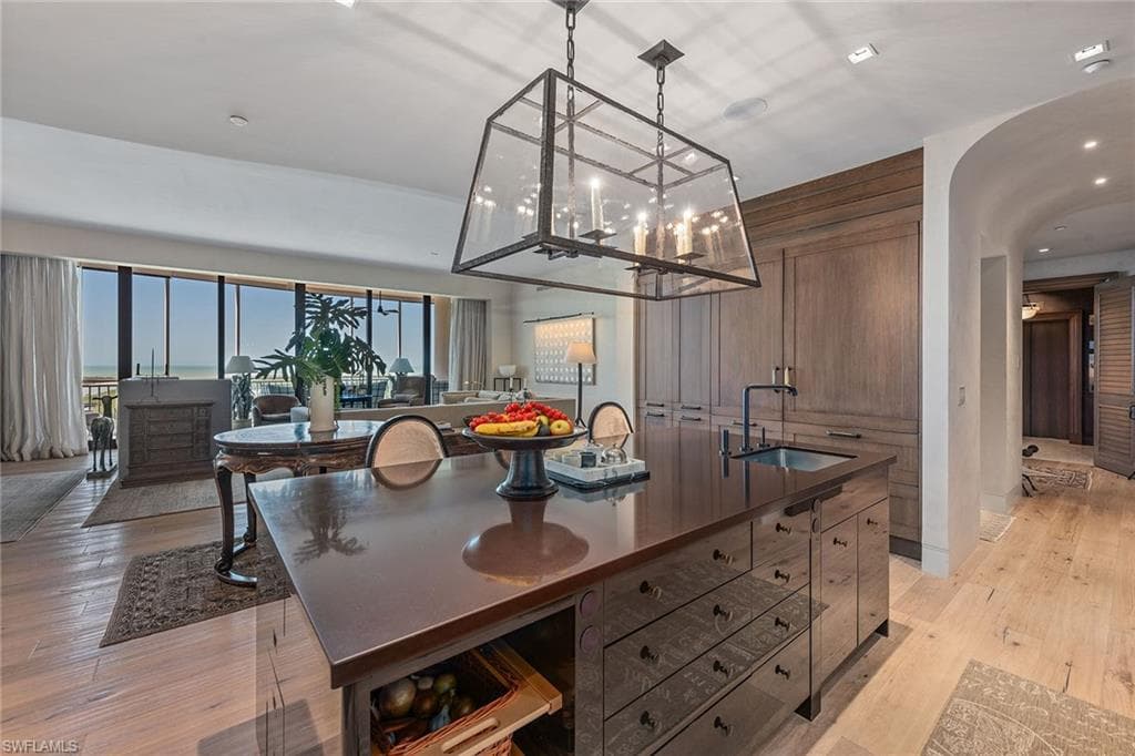 13675 Vanderbilt Dr 1107, Naples, FL 34110-8