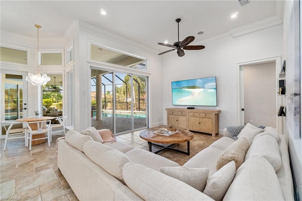 4785 Kittiwake Ct, Naples, FL 34119-9