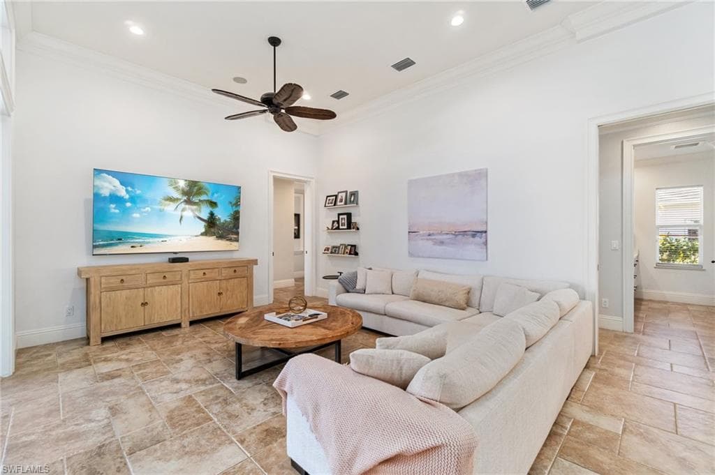 4785 Kittiwake Ct, Naples, FL 34119-10