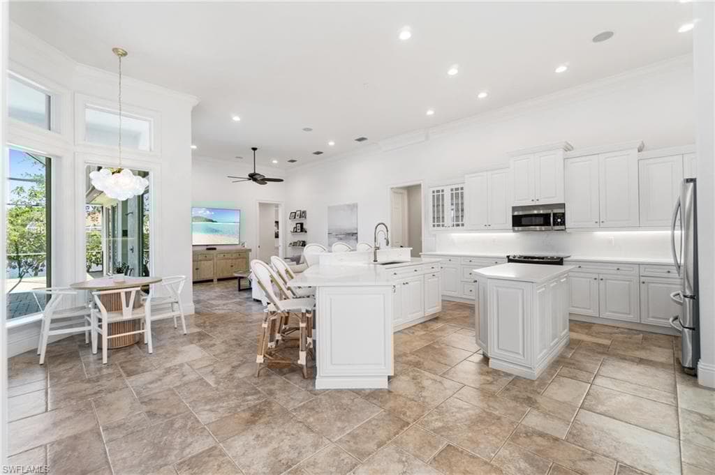 4785 Kittiwake Ct, Naples, FL 34119-14