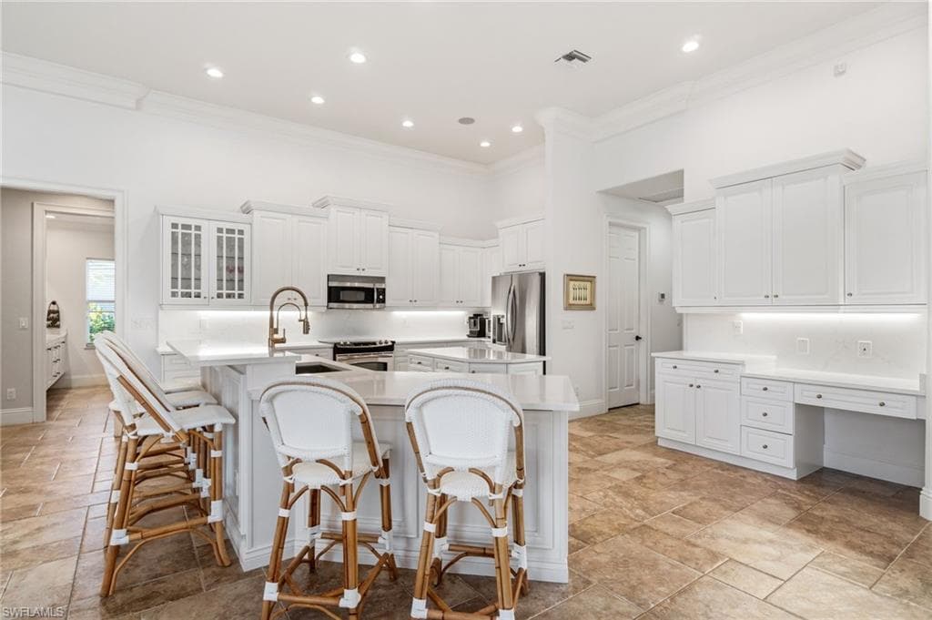 4785 Kittiwake Ct, Naples, FL 34119-15