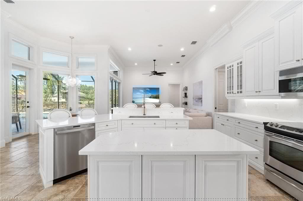 4785 Kittiwake Ct, Naples, FL 34119-17