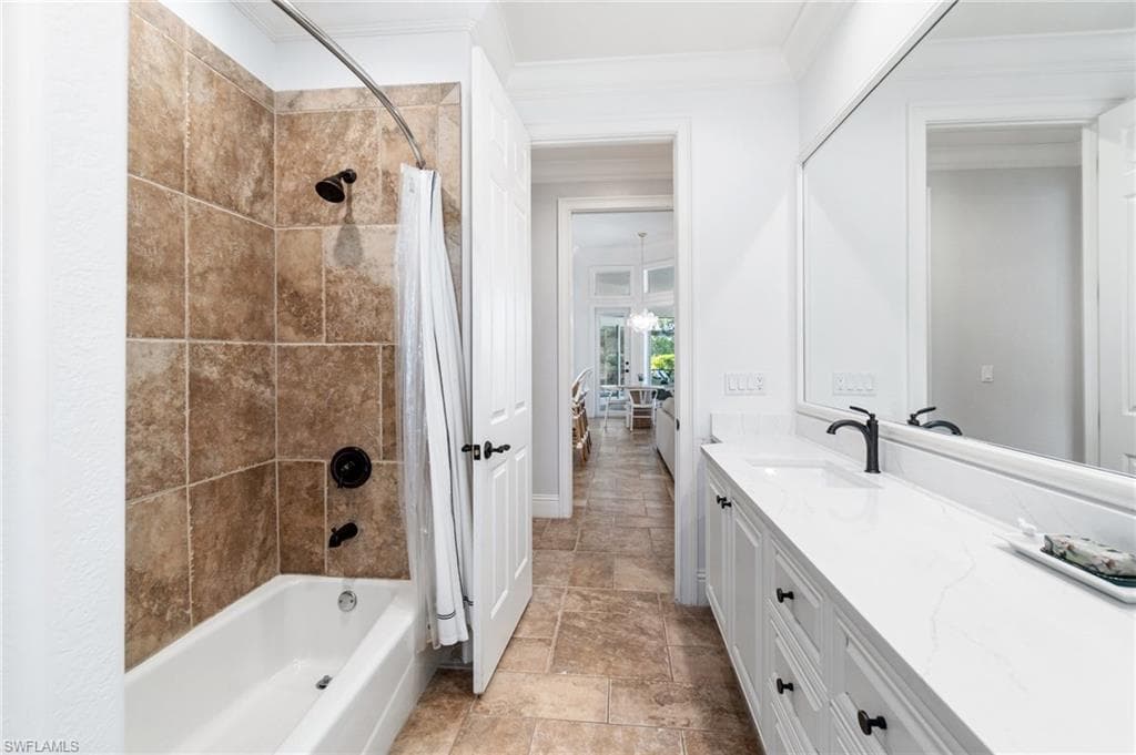 4785 Kittiwake Ct, Naples, FL 34119-20