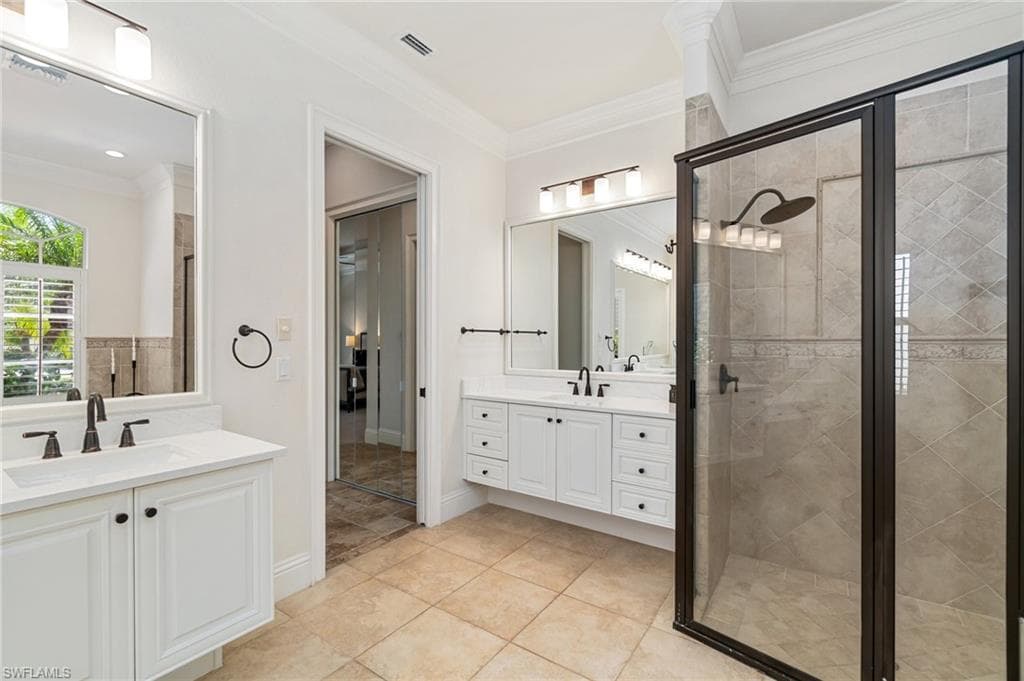 4785 Kittiwake Ct, Naples, FL 34119-24