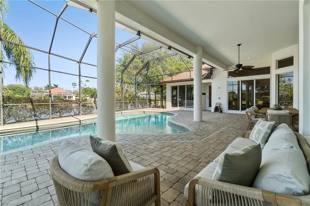 4785 Kittiwake Ct, Naples, FL 34119-38