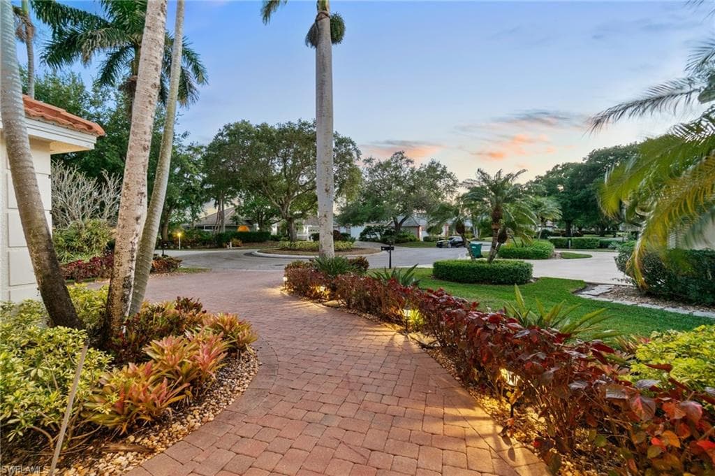 4785 Kittiwake Ct, Naples, FL 34119-3