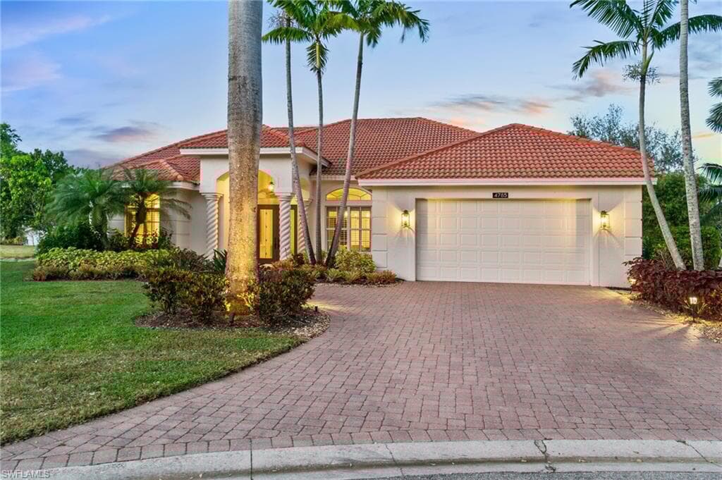 4785 Kittiwake Ct, Naples, FL 34119-39
