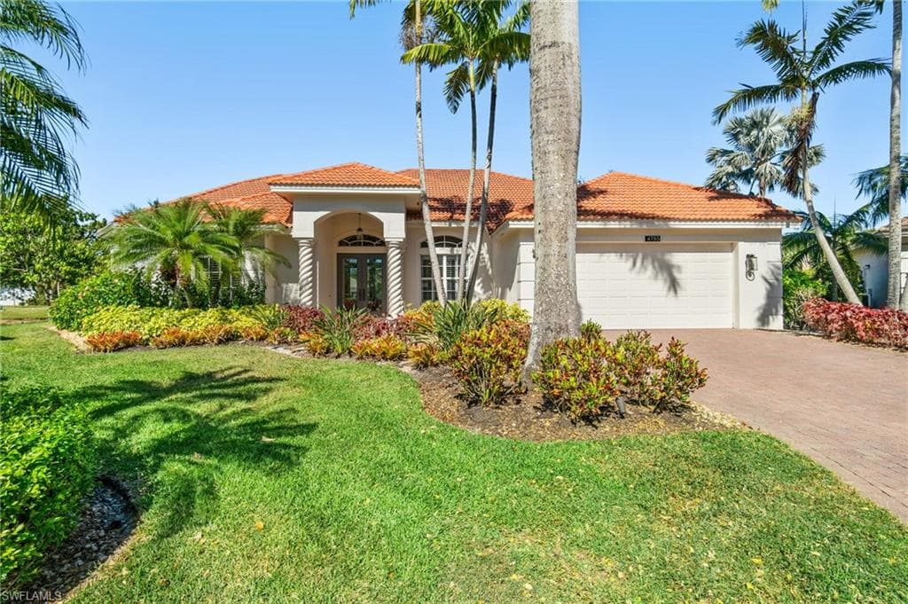 4785 Kittiwake Ct, Naples, FL 34119-40