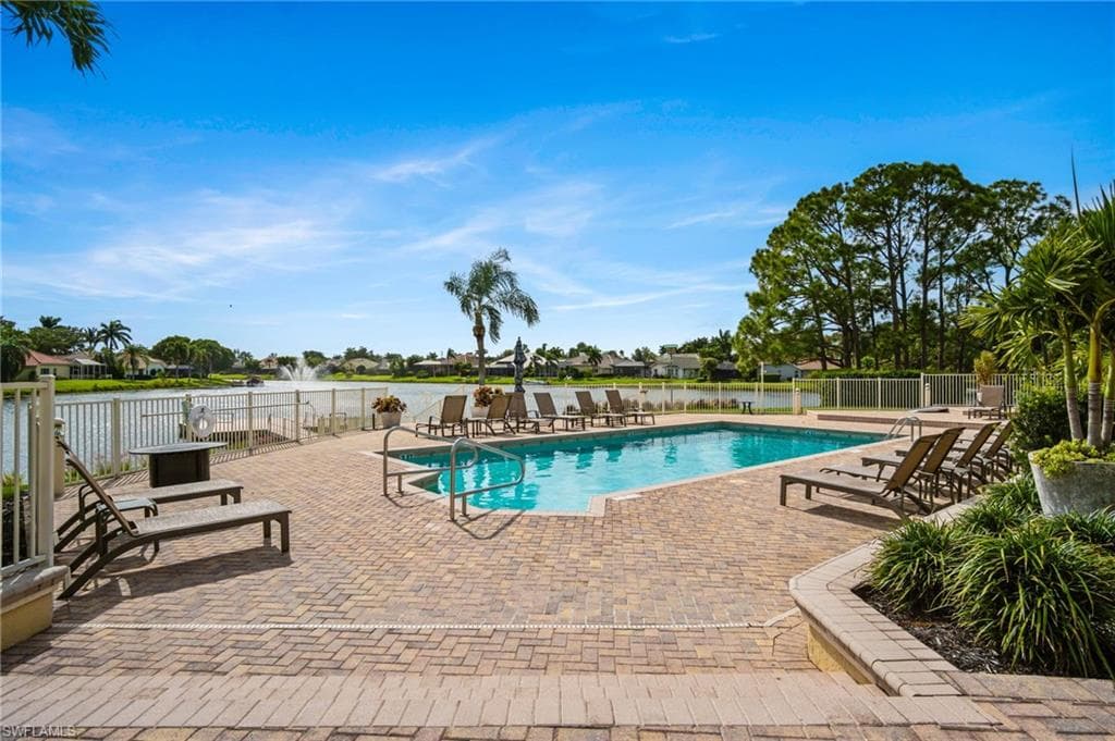 4785 Kittiwake Ct, Naples, FL 34119-42