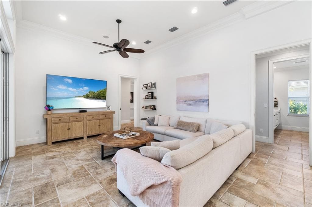 4785 Kittiwake Ct, Naples, FL 34119-8