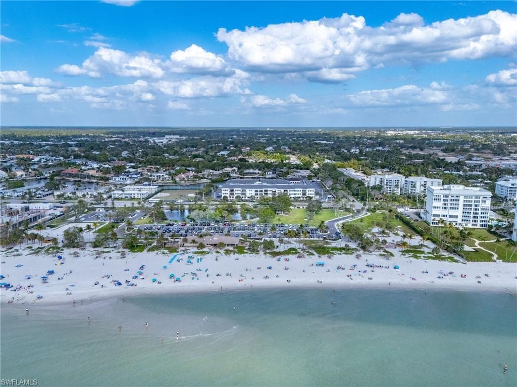 1400 Gulf Shore Blvd N 305, Naples, FL 34102-1