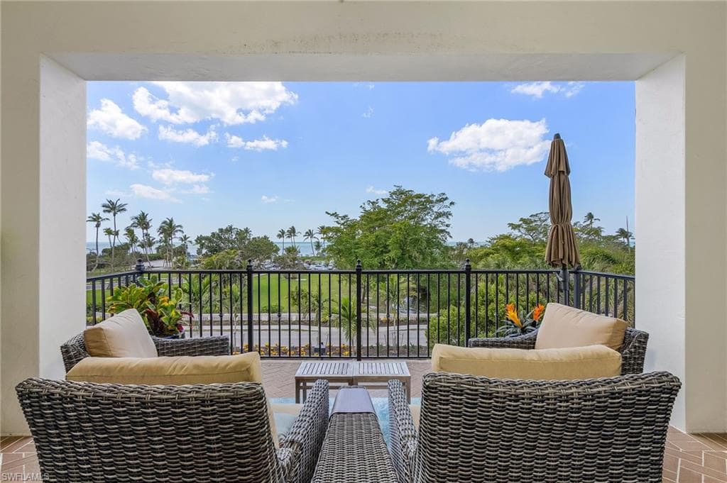1400 Gulf Shore Blvd N 305, Naples, FL 34102-6