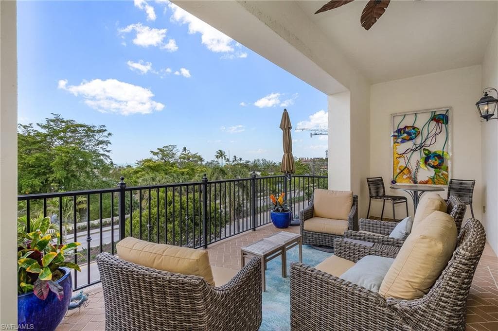 1400 Gulf Shore Blvd N 305, Naples, FL 34102-7