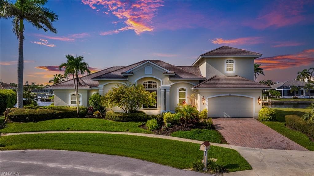 951 Beaver Ct, Marco Island, FL 34145-2