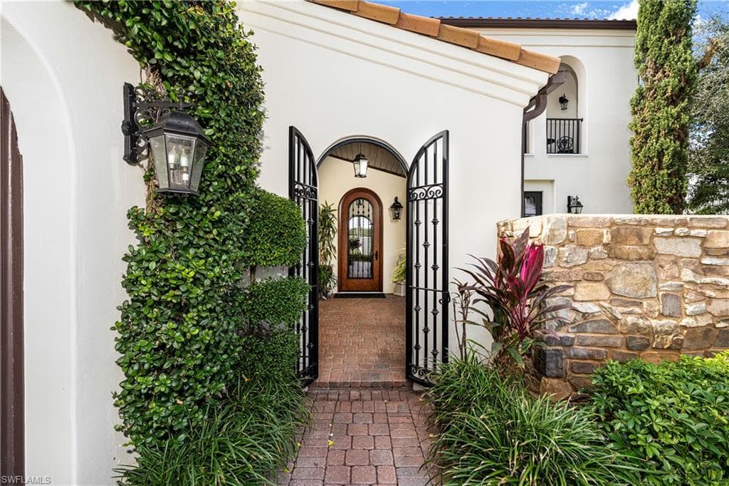 16727 Lucarno Way, Naples, FL 34110-4