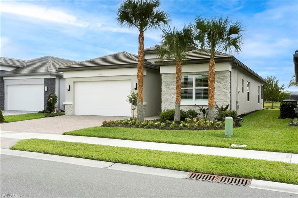 11543 Jacaranda Dr, Naples, FL 34120-39