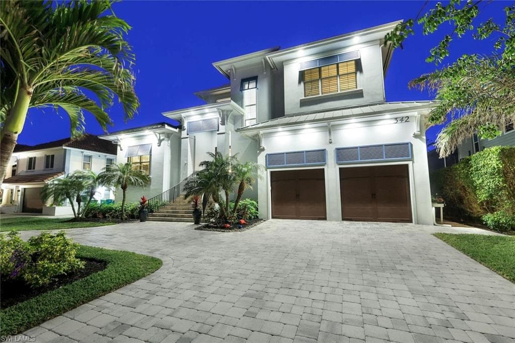342 Trade Winds Ave, Naples, FL 34108-9