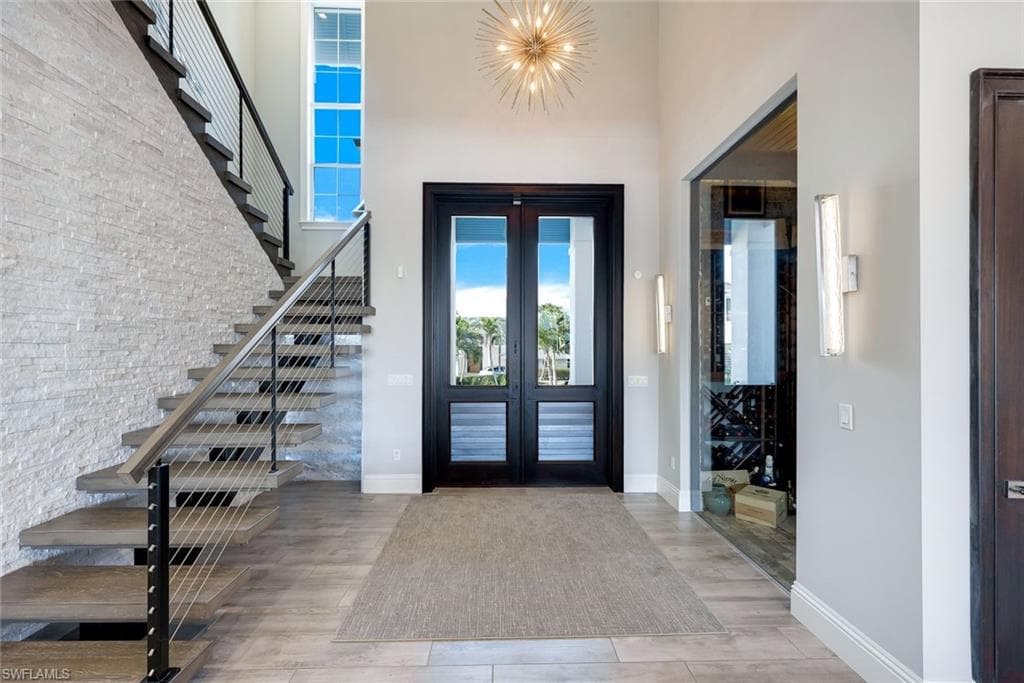 342 Trade Winds Ave, Naples, FL 34108-11