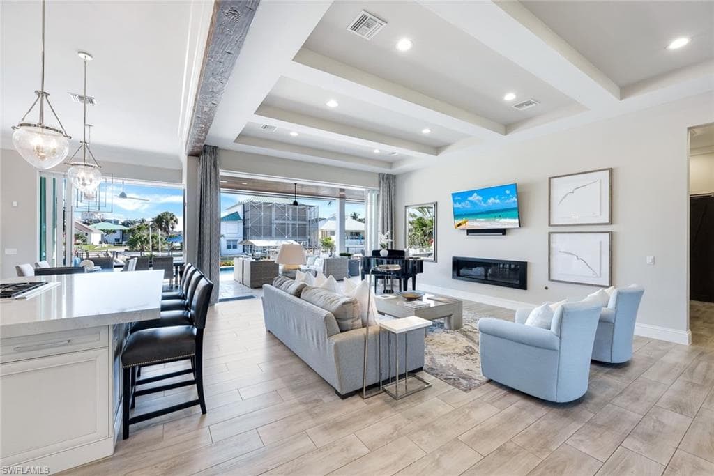 342 Trade Winds Ave, Naples, FL 34108-14