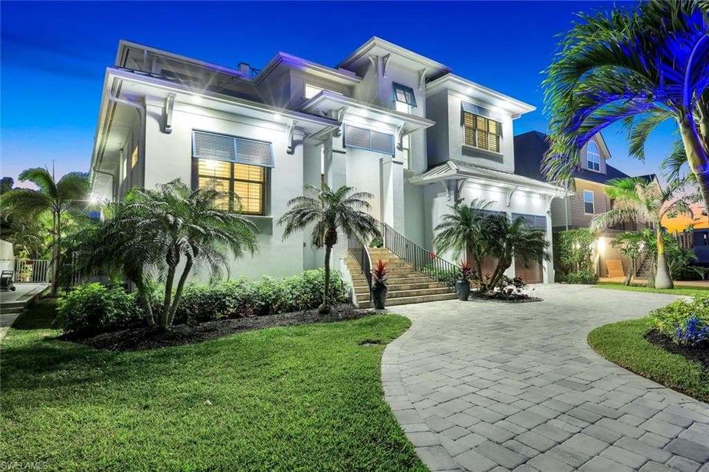 342 Trade Winds Ave, Naples, FL 34108-1