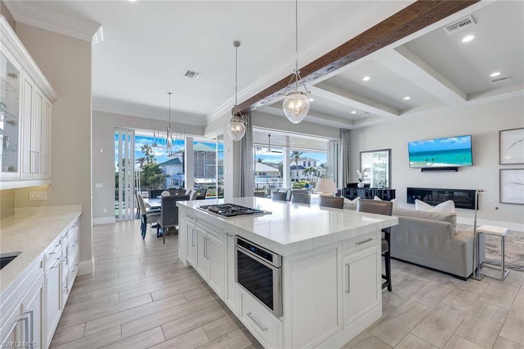 342 Trade Winds Ave, Naples, FL 34108-19