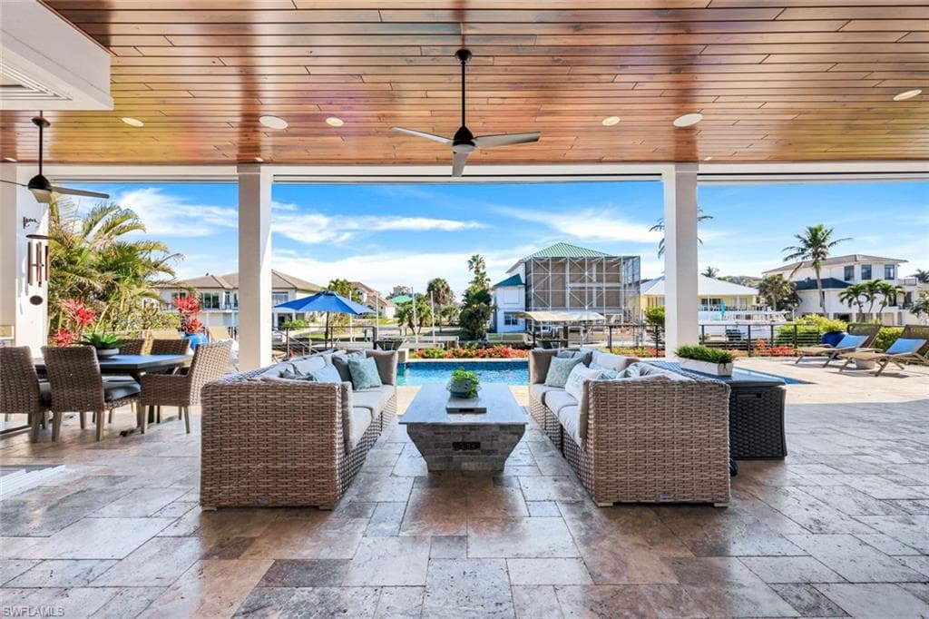 342 Trade Winds Ave, Naples, FL 34108-45