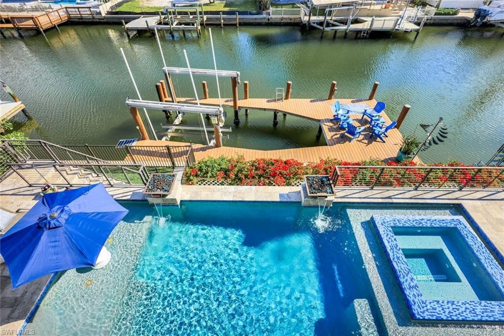 342 Trade Winds Ave, Naples, FL 34108-4