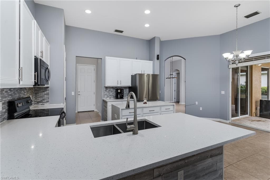 2066 Mandarin Ln, Naples, FL 34120-4