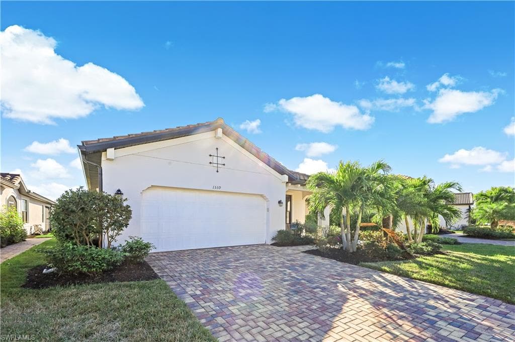 1559 Marton Ct, Naples, FL 34113-1