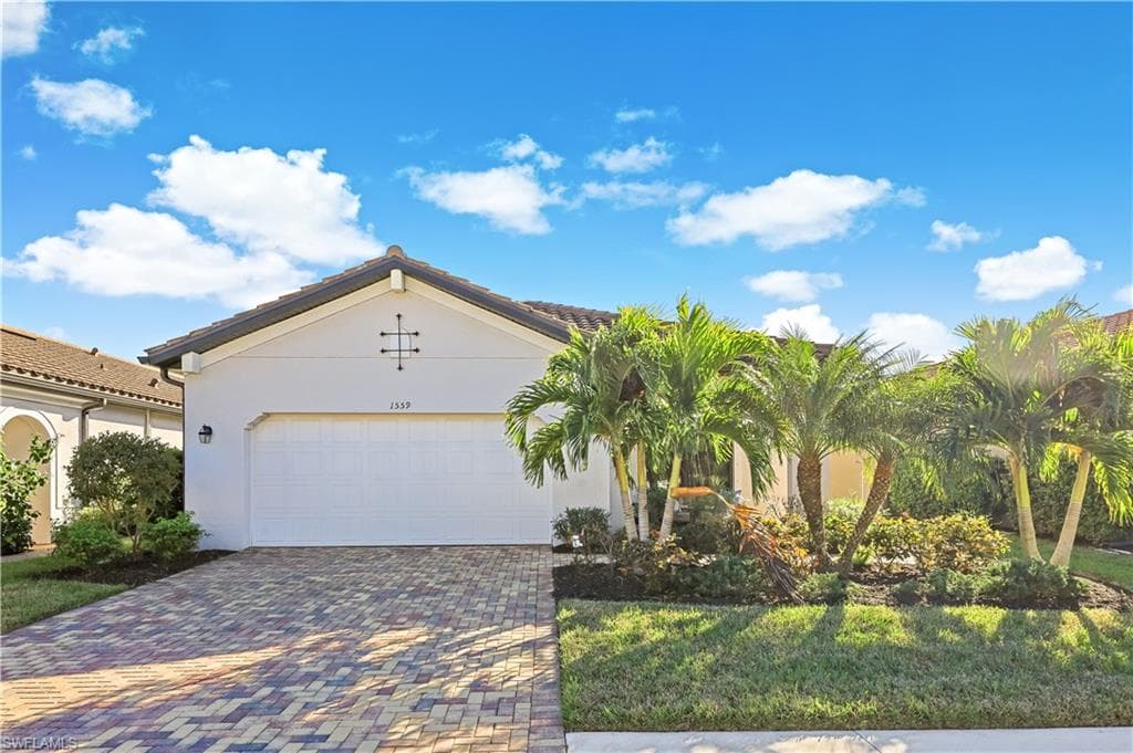 1559 Marton Ct, Naples, FL 34113-32