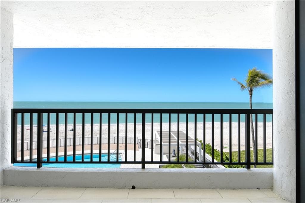 2389 Gulf Shore Blvd N 302, Naples, FL 34103-24