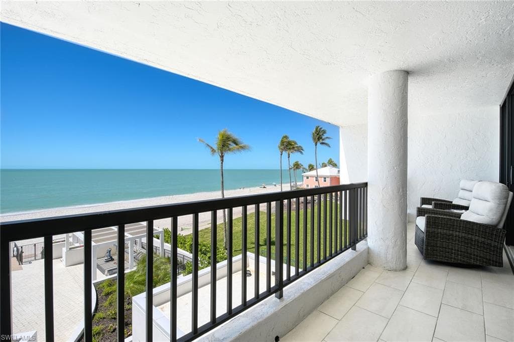 2389 Gulf Shore Blvd N 302, Naples, FL 34103-25